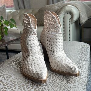 NWT Jessica Simpson Booties